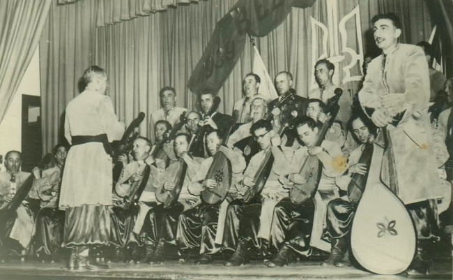 Image - The Ukrainian Bandurist Chorus under Volodymyr Bozhyk (Germany 1945).